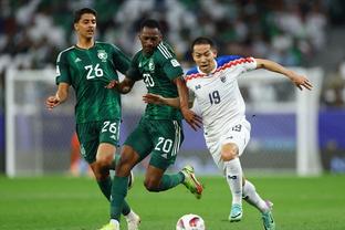 World Cup - Jeddah 1 - 3 không có duyên với 4 đội mạnh nhất, Benzema mất điểm, quốc dân Cairo bắt chước C - rô và Gomey ăn mừng.